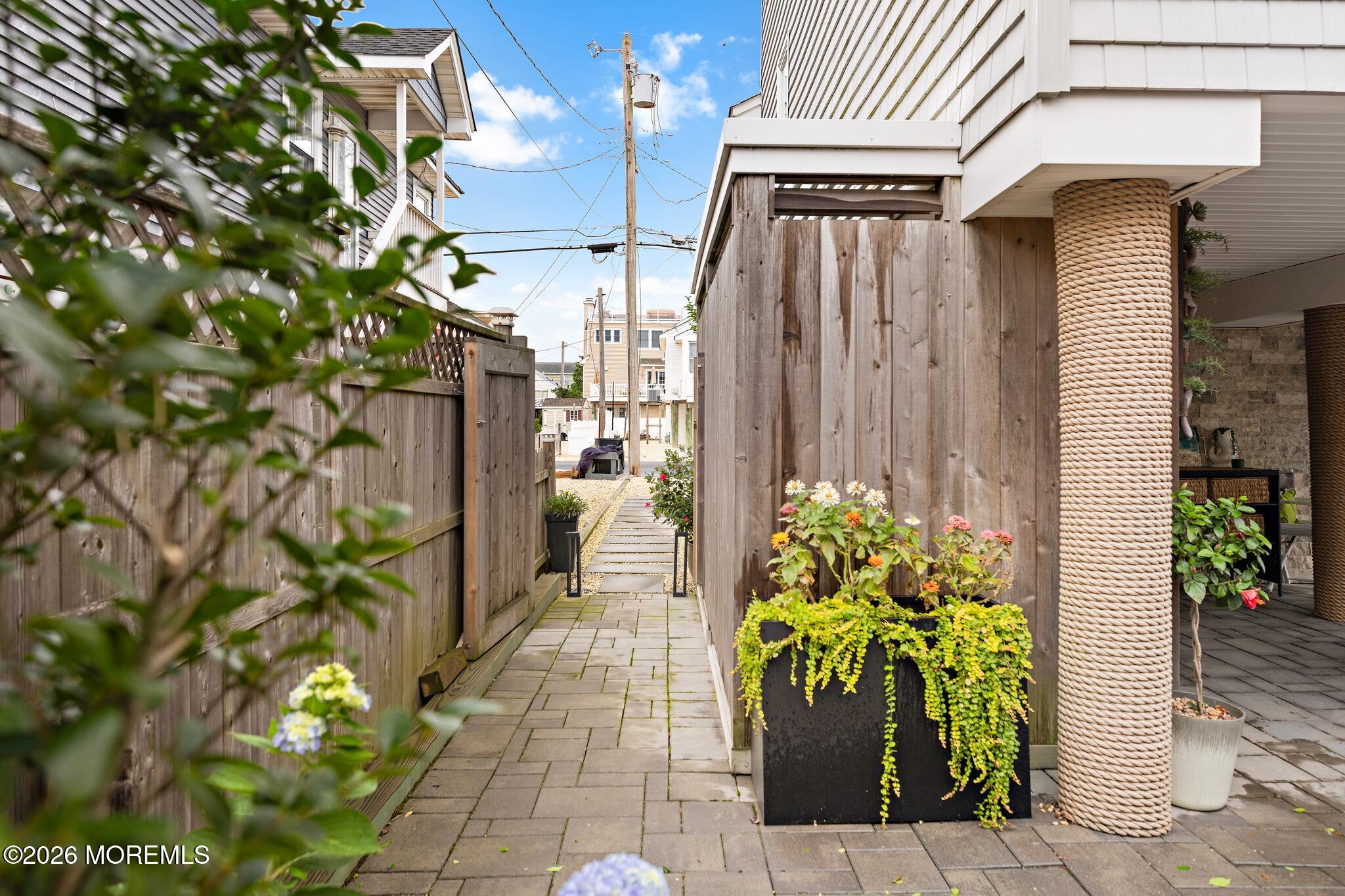 30 W Winifred Avenue