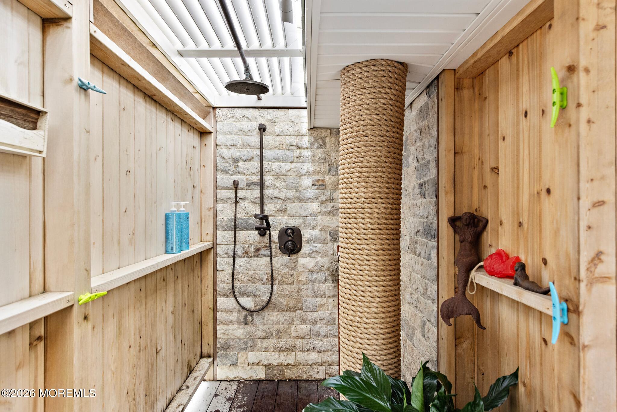 30 W Winifred Avenue
