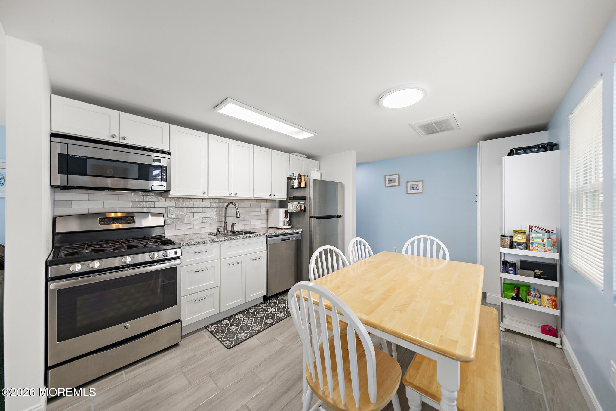 22 Mea Lane