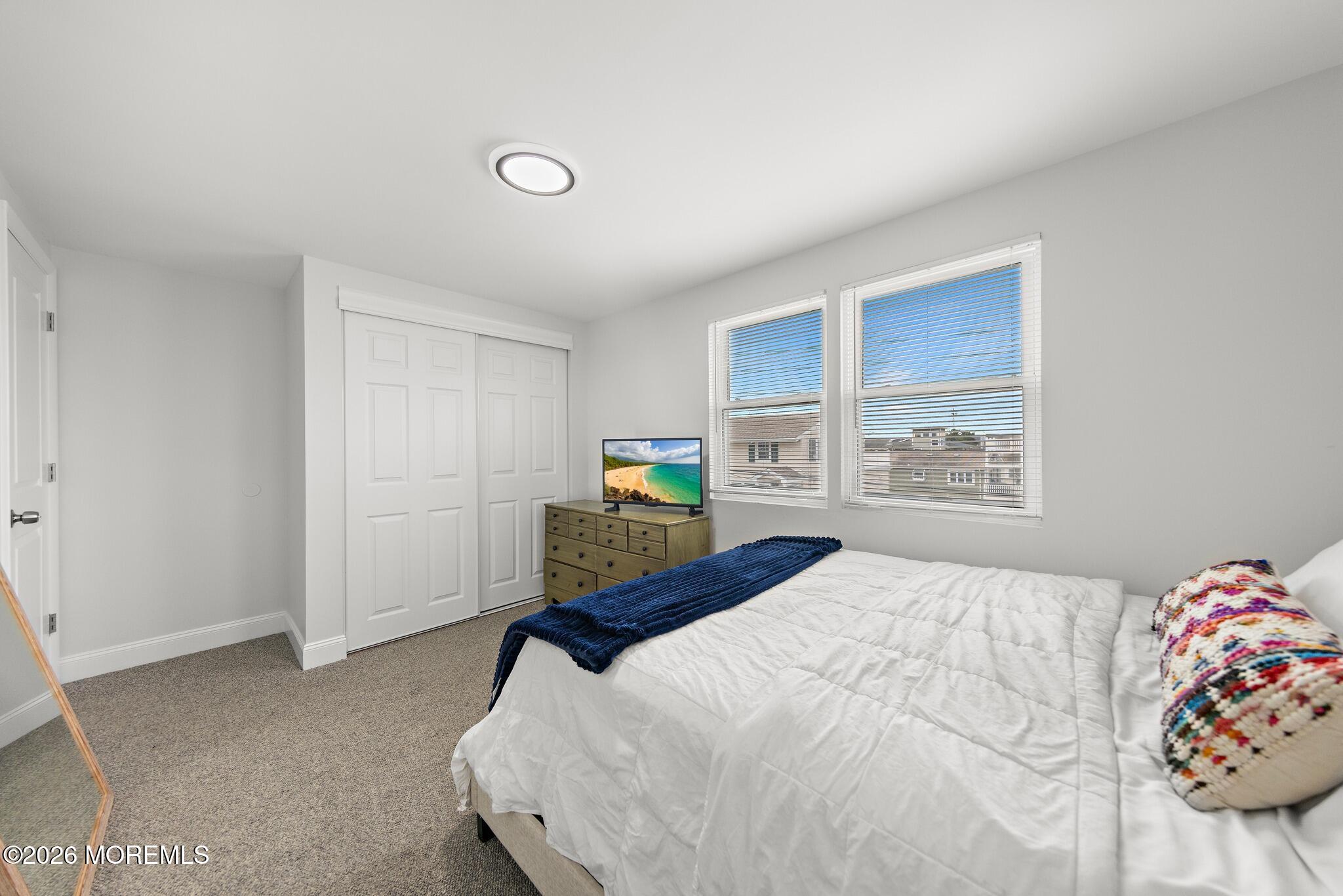22 Mea Lane
