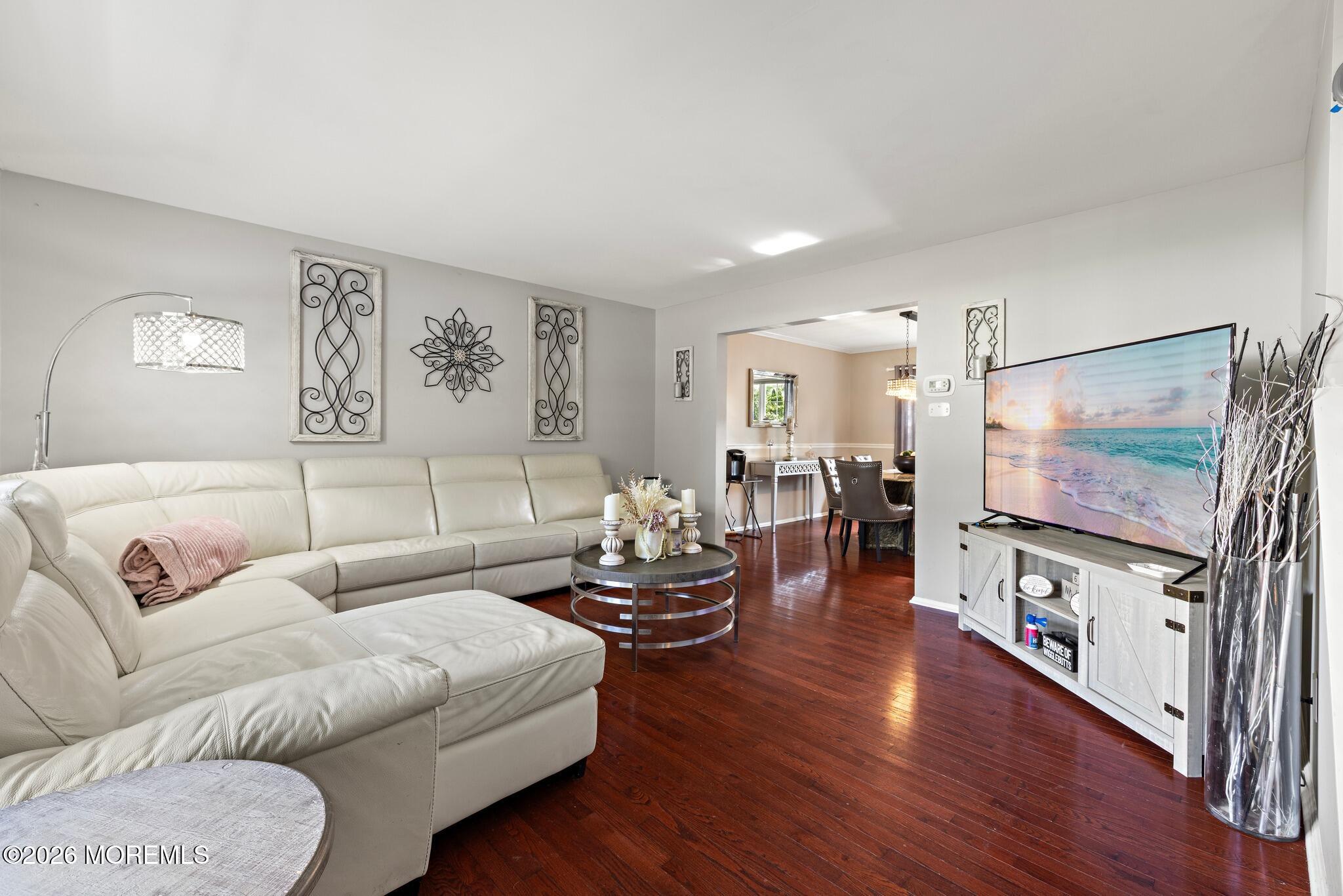 261 Wave Road