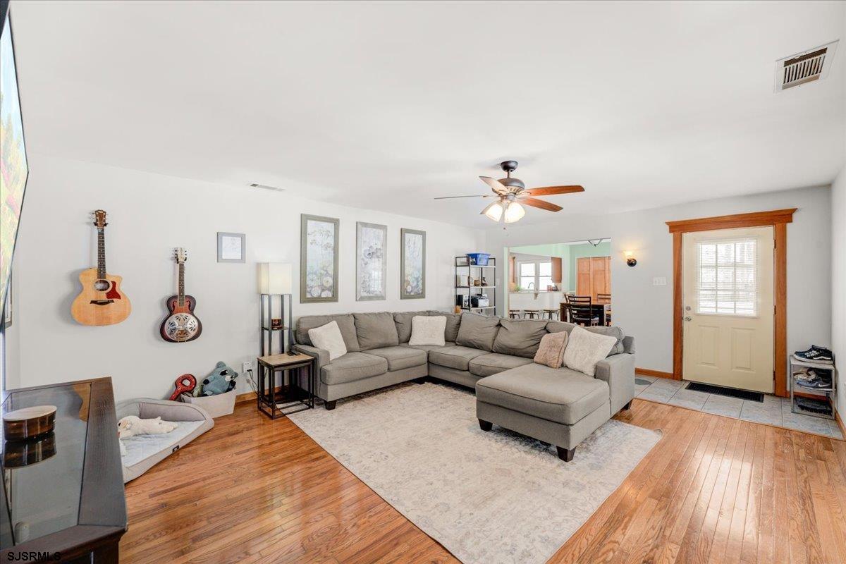 115 E Crestview Ave