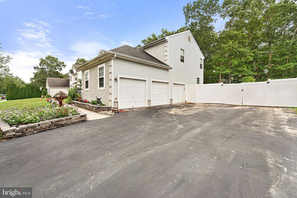 257 CHURCHILL DRIVE
