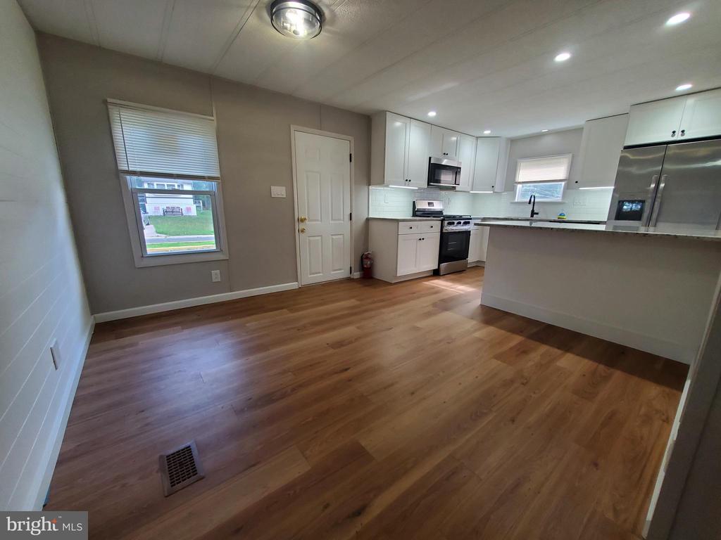 3413 WEYMOUTH ROAD