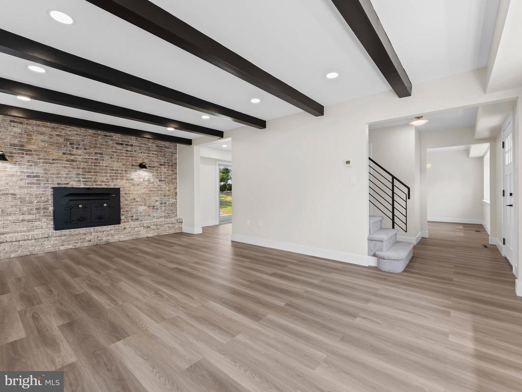 103 HILLCREST LANE