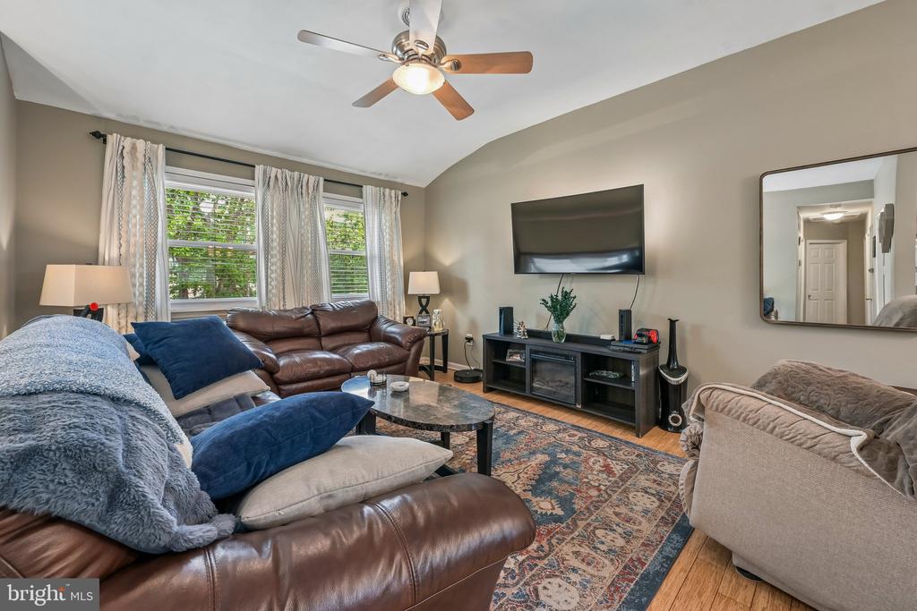 402 WISCONSIN TRAIL