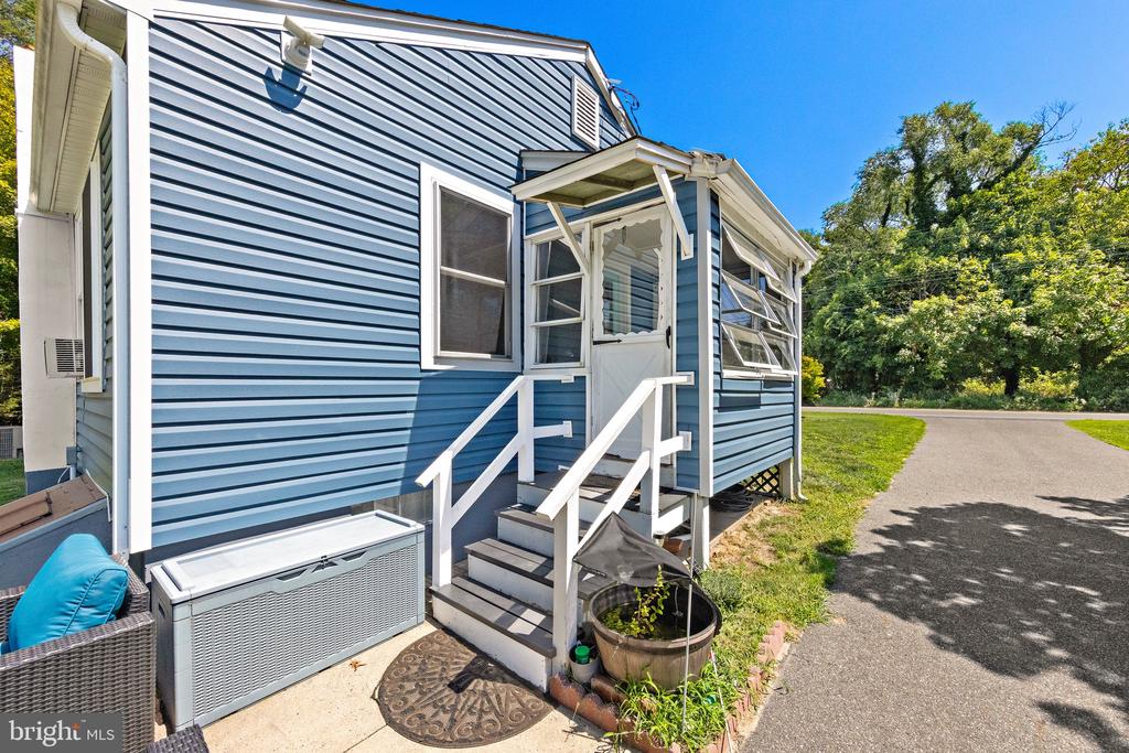 16 SOUTH MAPLE AVENUE