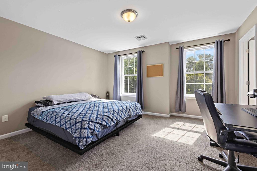 4 ELMWOOD AVENUE