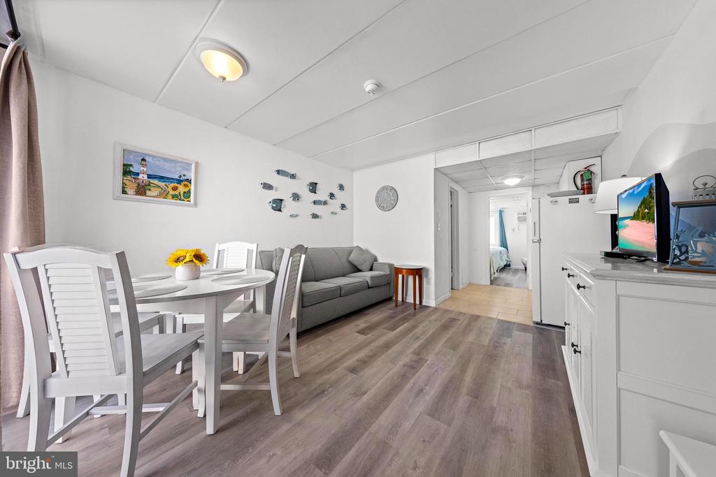 313 E GLENWOOD AVENUE Unit: 103