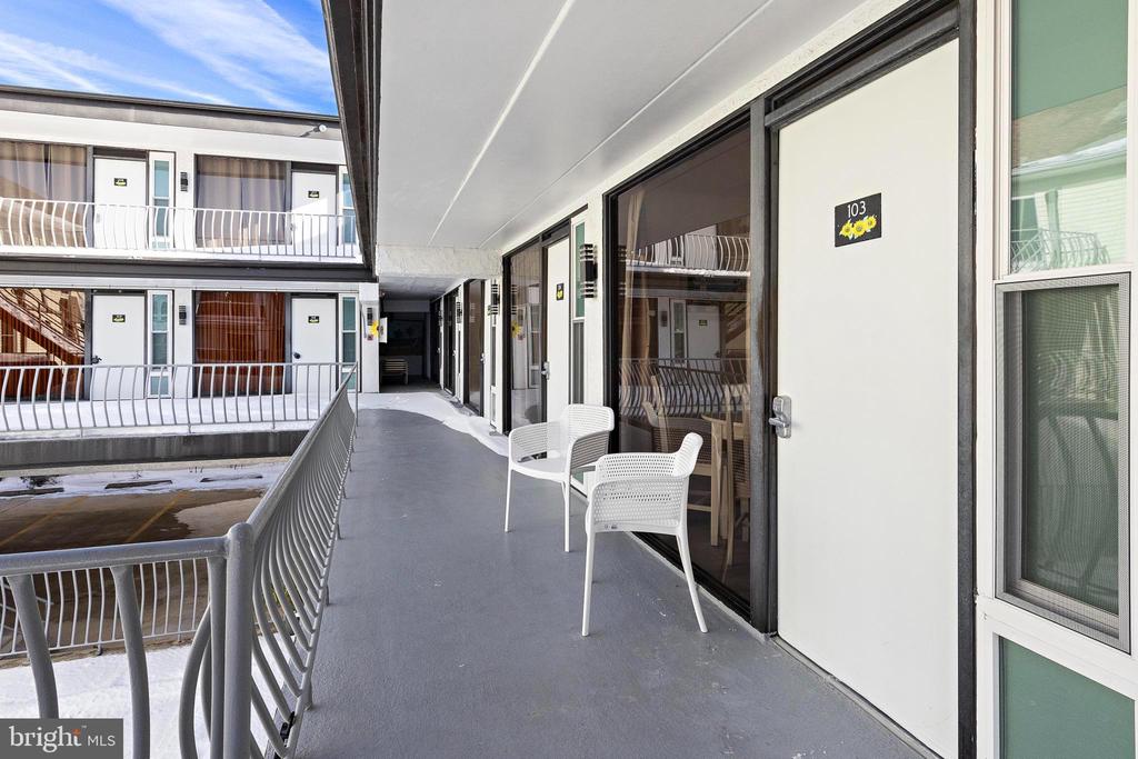 313 E GLENWOOD AVENUE Unit: 103
