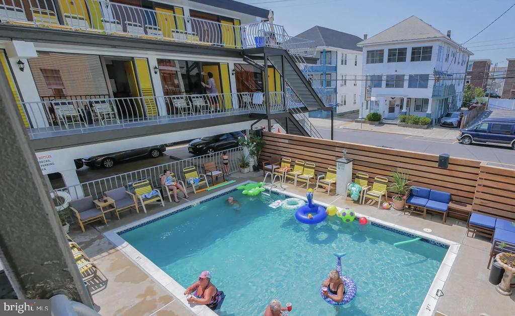 313 E GLENWOOD AVENUE Unit: 103