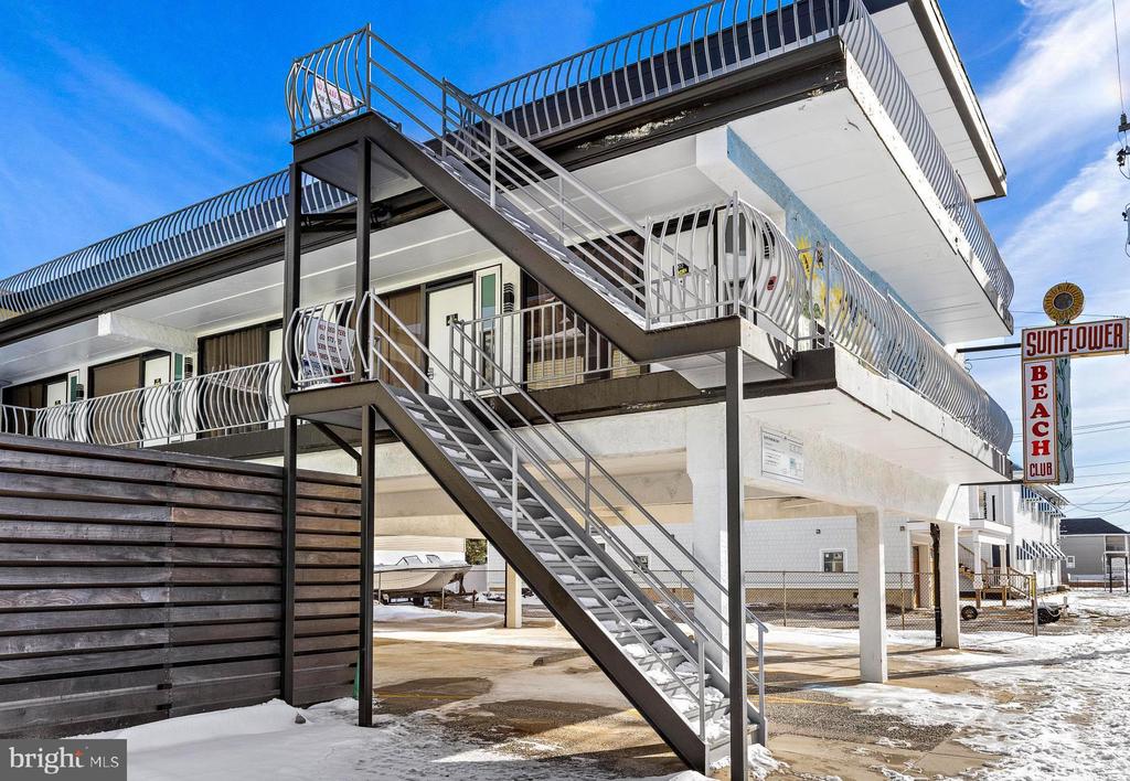 313 E GLENWOOD AVENUE Unit: 103