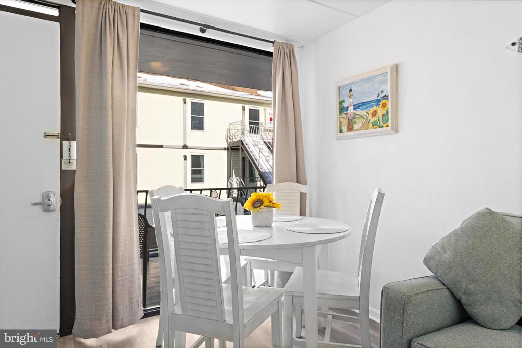 313 E GLENWOOD AVENUE Unit: 103