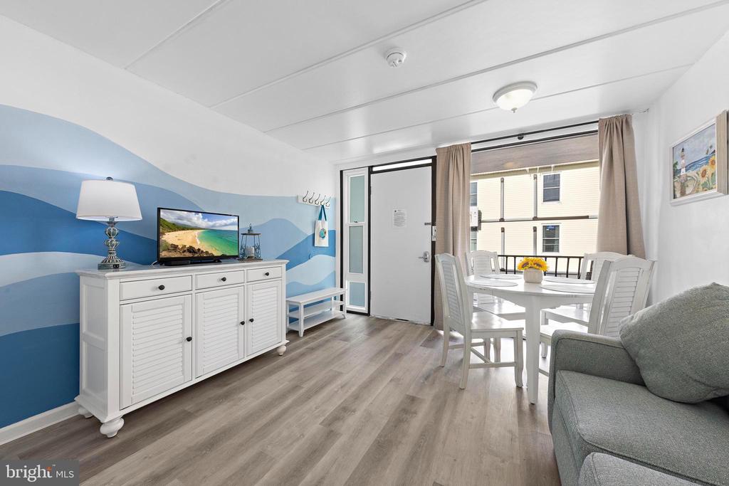 313 E GLENWOOD AVENUE Unit: 103
