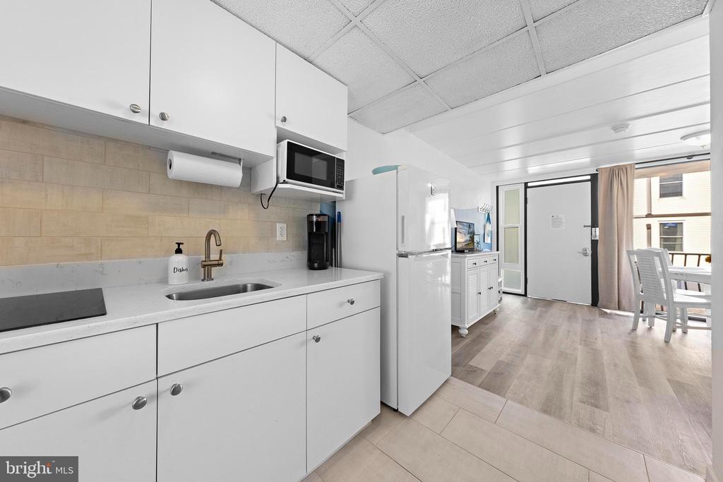 313 E GLENWOOD AVENUE Unit: 103
