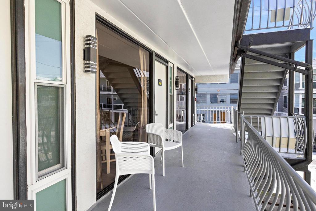 313 E GLENWOOD AVENUE Unit: 103