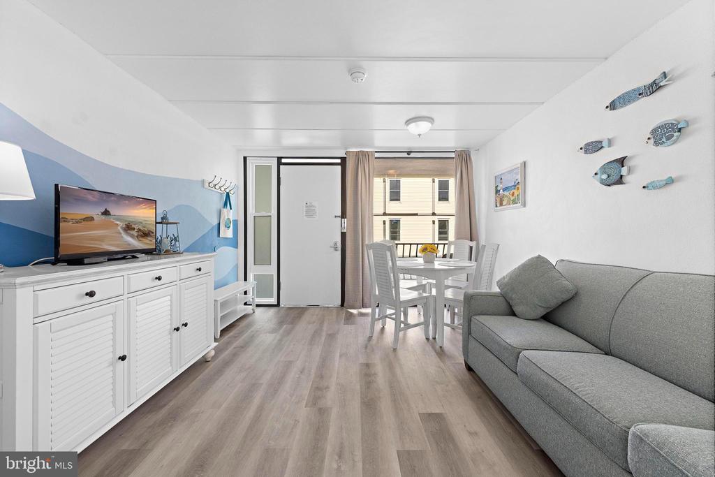 313 E GLENWOOD AVENUE Unit: 103