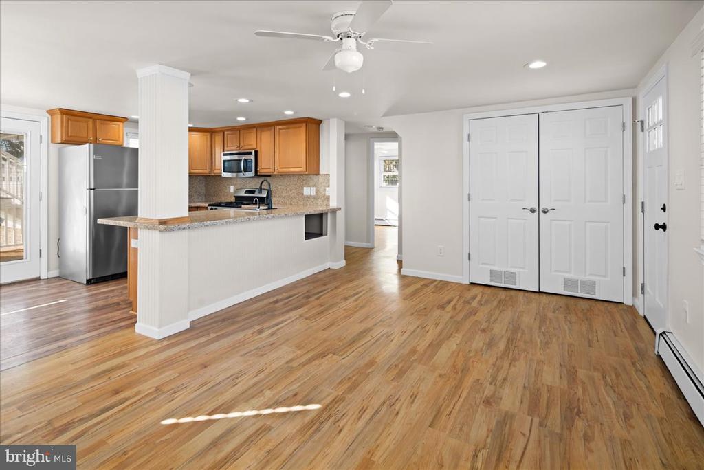 242 W 15TH ST Unit: 1