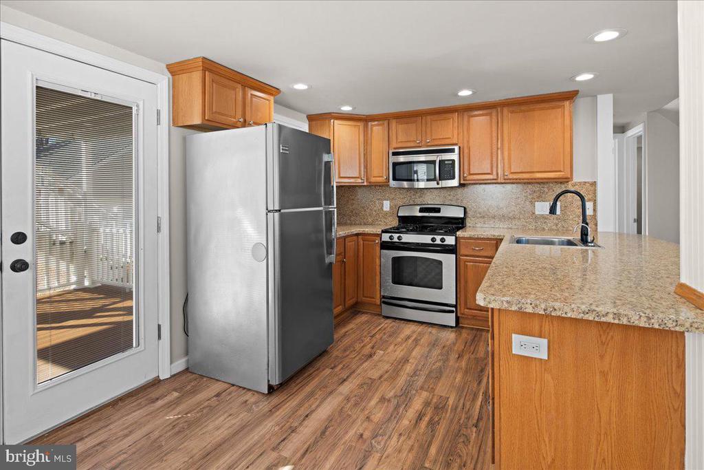242 W 15TH ST Unit: 1