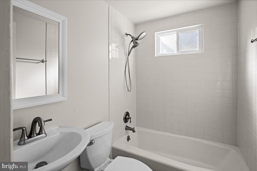 242 W 15TH ST Unit: 1