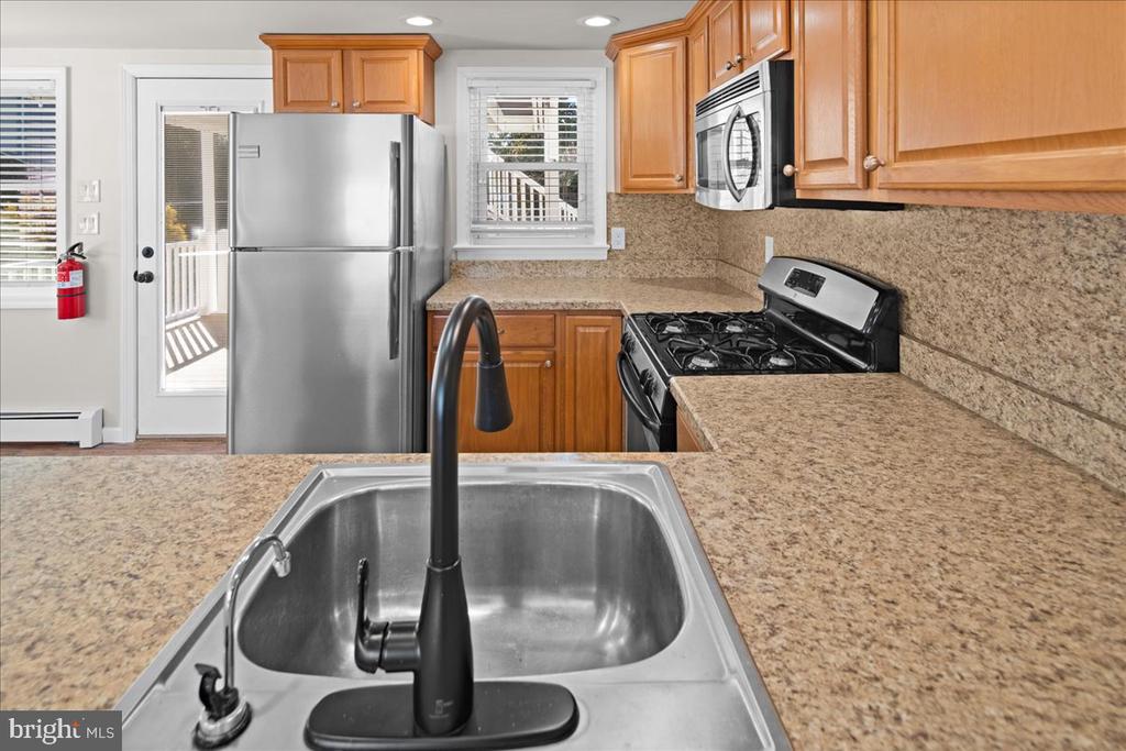 242 W 15TH ST Unit: 1