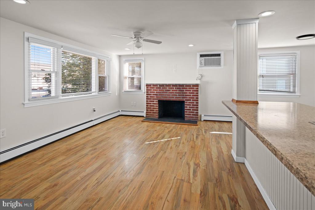 242 W 15TH ST Unit: 1