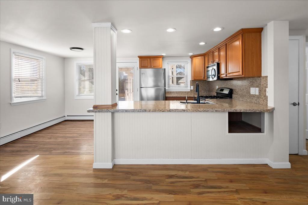 242 W 15TH ST Unit: 1
