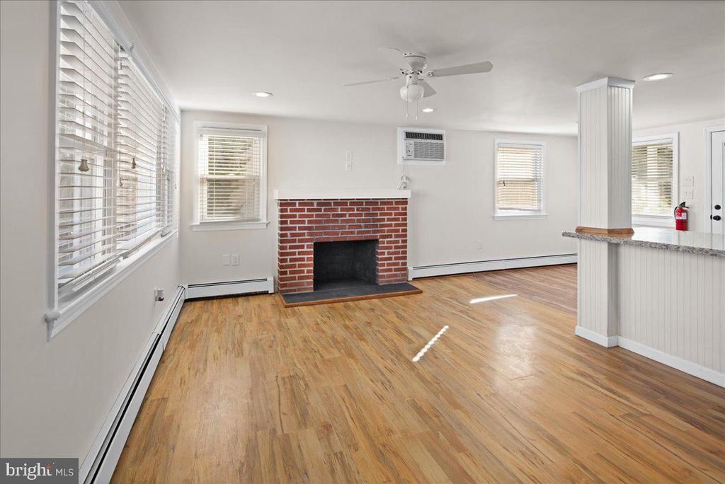 242 W 15TH ST Unit: 1