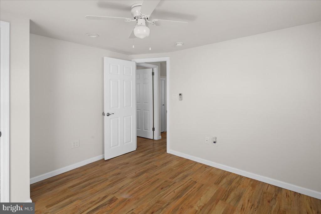 242 W 15TH ST Unit: 1