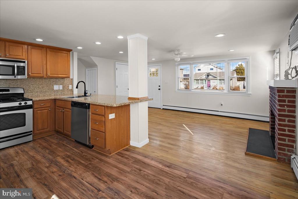 242 W 15TH ST Unit: 1