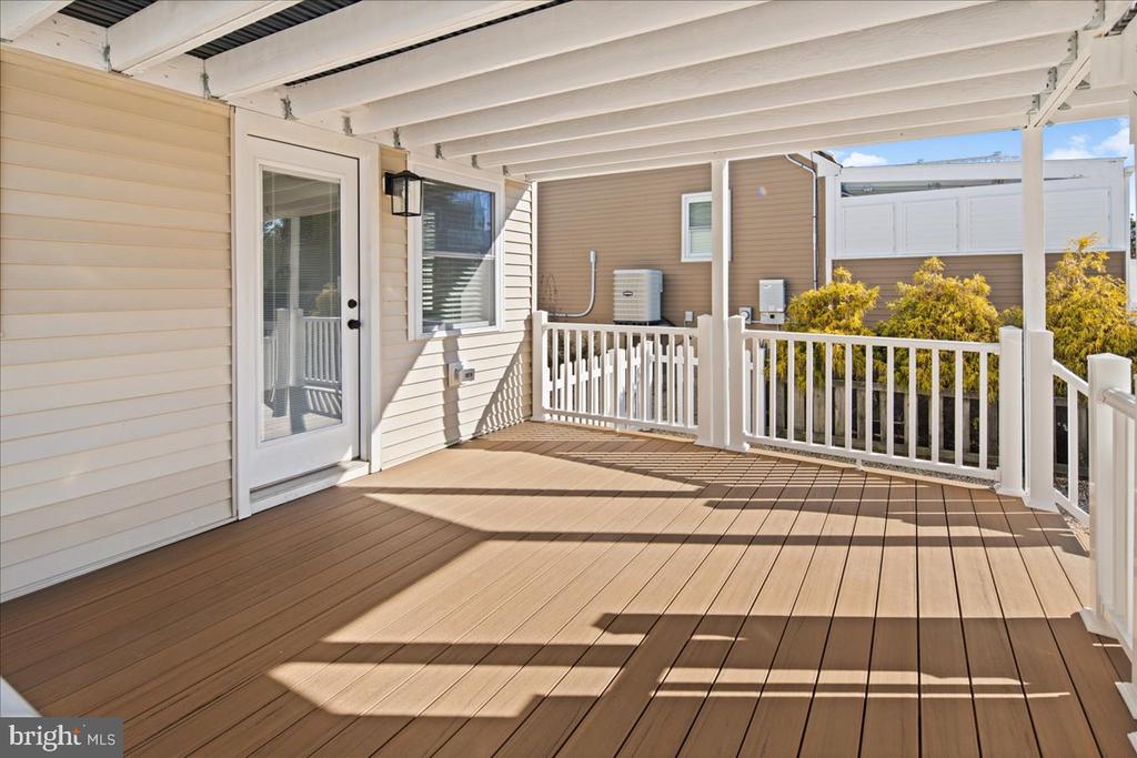 242 W 15TH ST Unit: 1