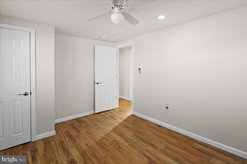 242 W 15TH Unit: 2