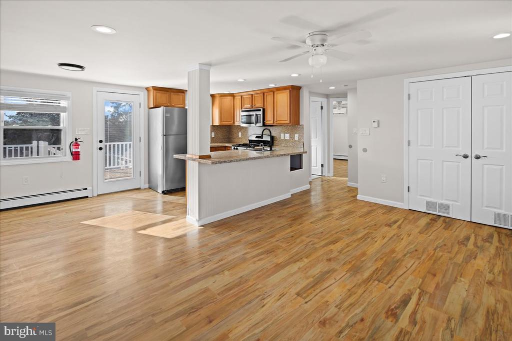 242 W 15TH Unit: 2