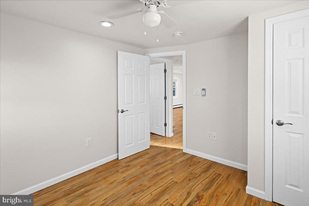 242 W 15TH Unit: 2