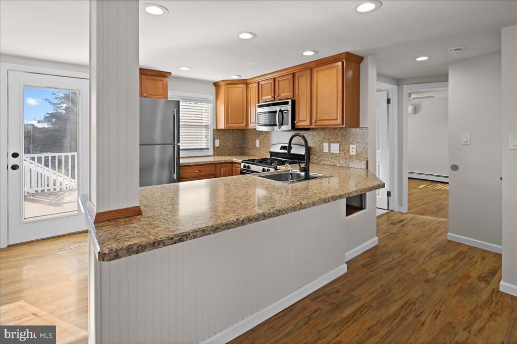 242 W 15TH Unit: 2