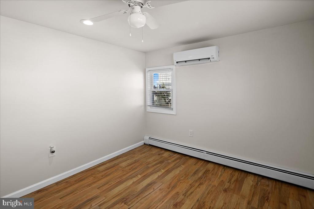 242 W 15TH Unit: 2