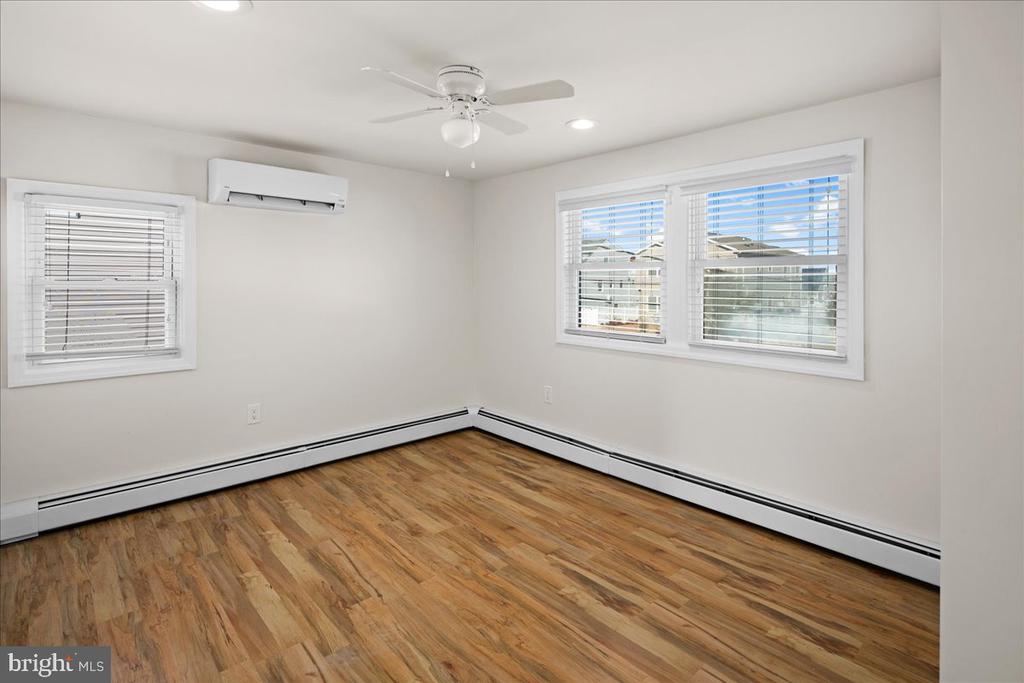 242 W 15TH Unit: 2