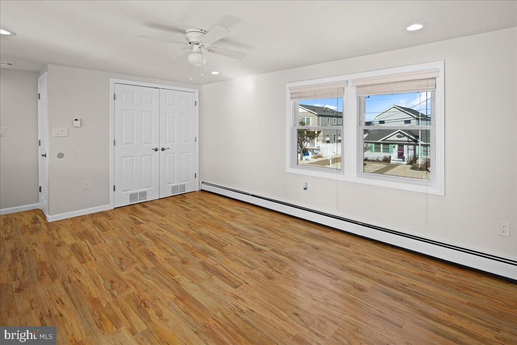 242 W 15TH Unit: 2