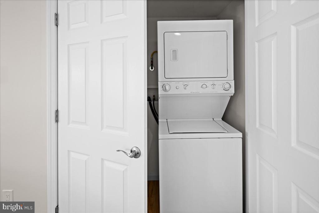 242 W 15TH Unit: 2