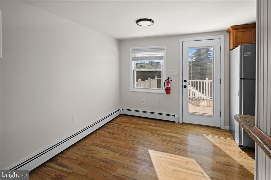 242 W 15TH Unit: 2