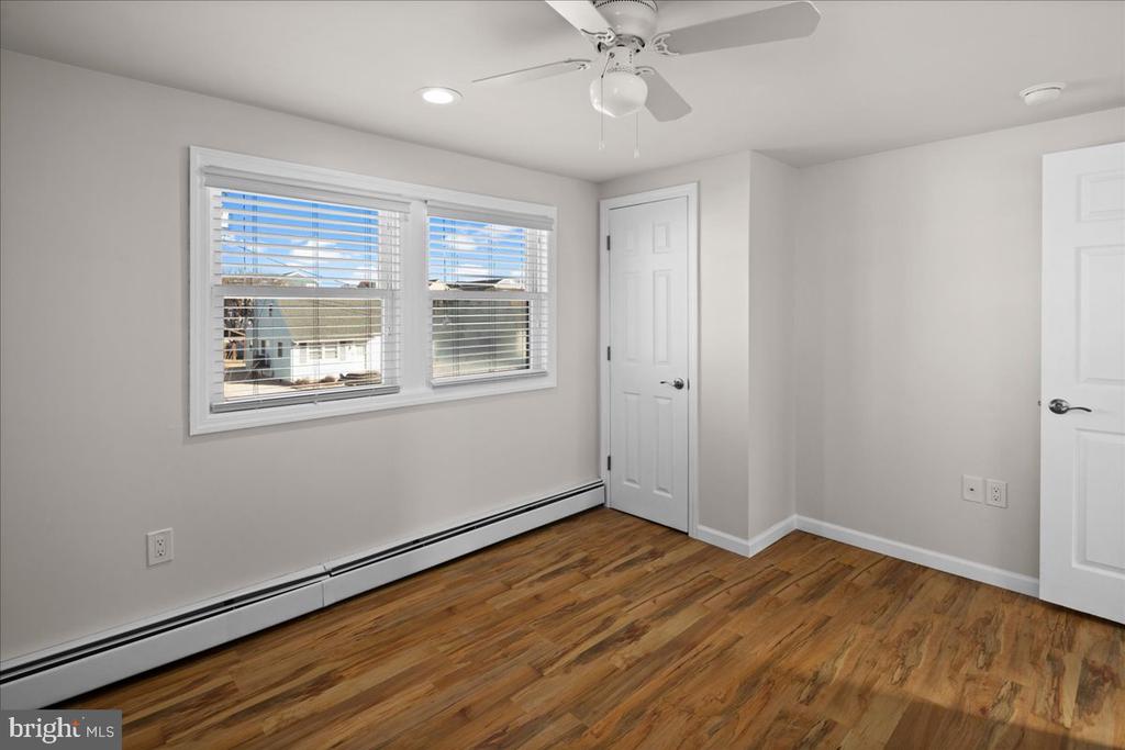 242 W 15TH Unit: 2