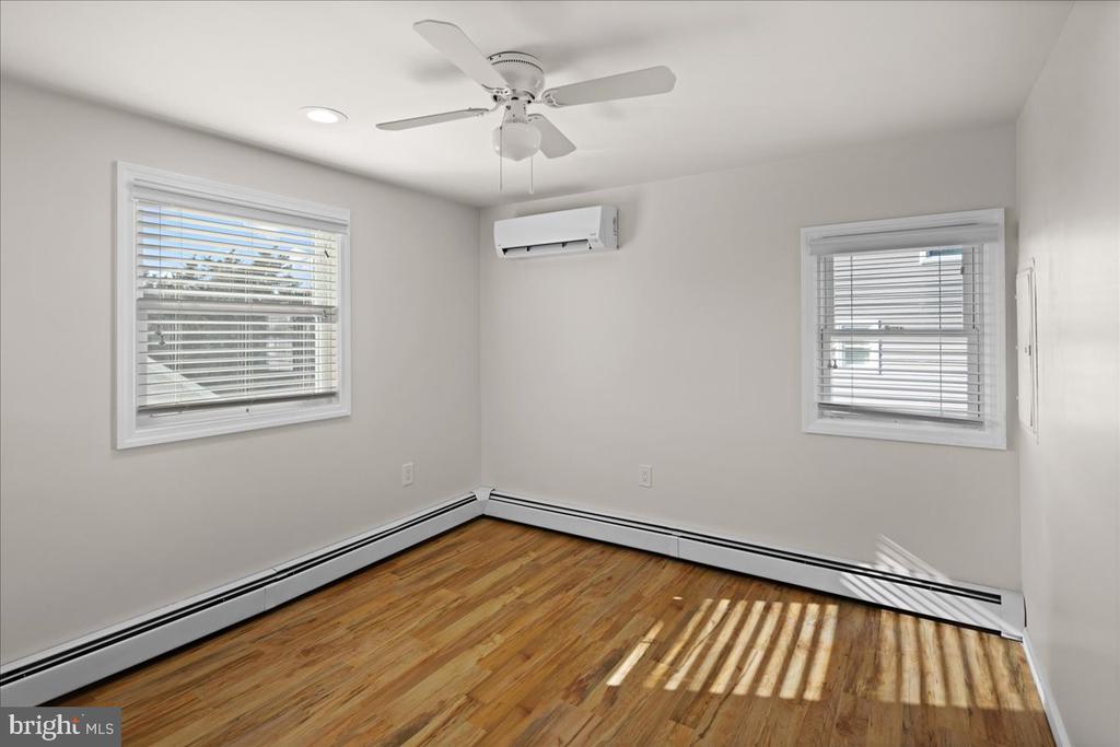 242 W 15TH Unit: 2