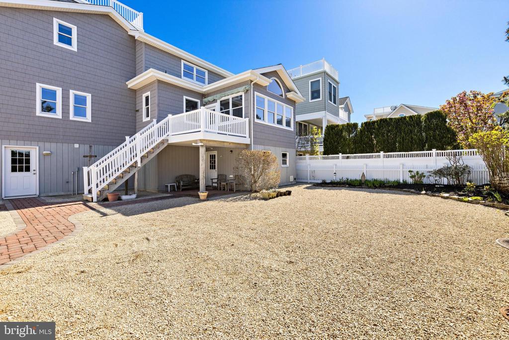 18 E COUGHLAN (72ND ST) AVENUE