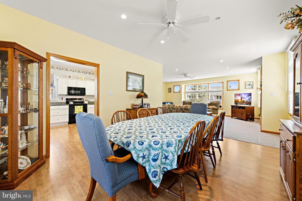 18 E COUGHLAN (72ND ST) AVENUE