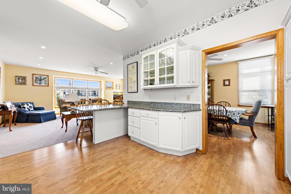 18 E COUGHLAN (72ND ST) AVENUE