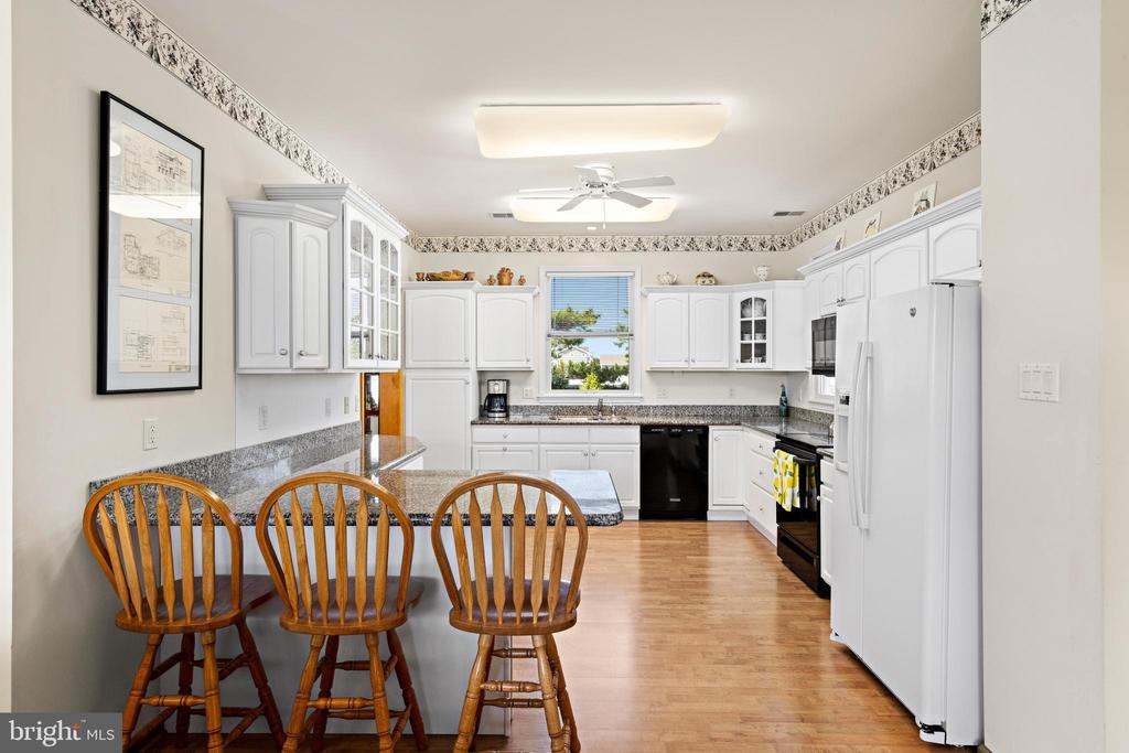18 E COUGHLAN (72ND ST) AVENUE