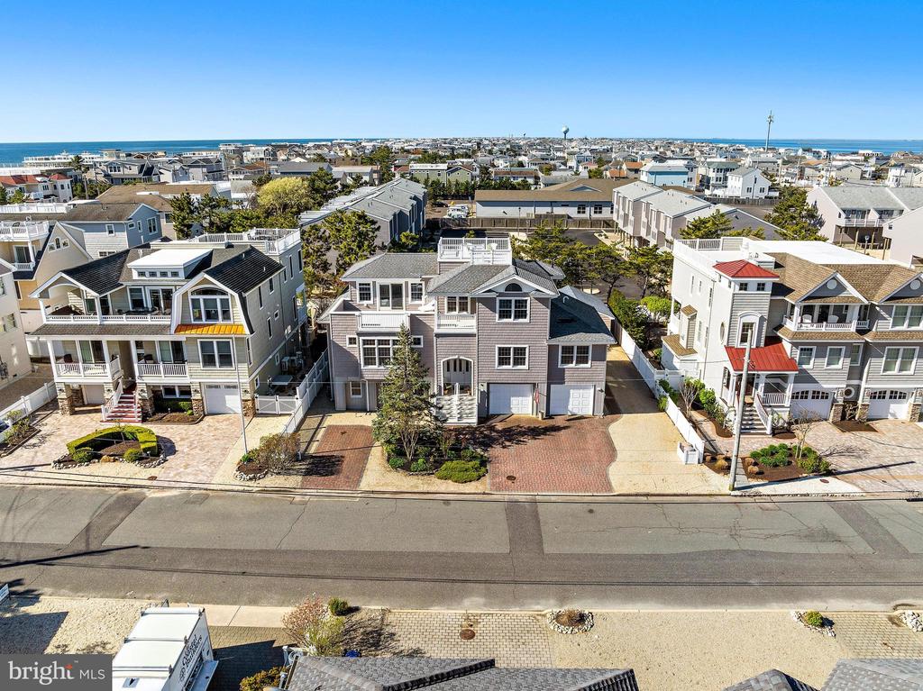 18 E COUGHLAN (72ND ST) AVENUE