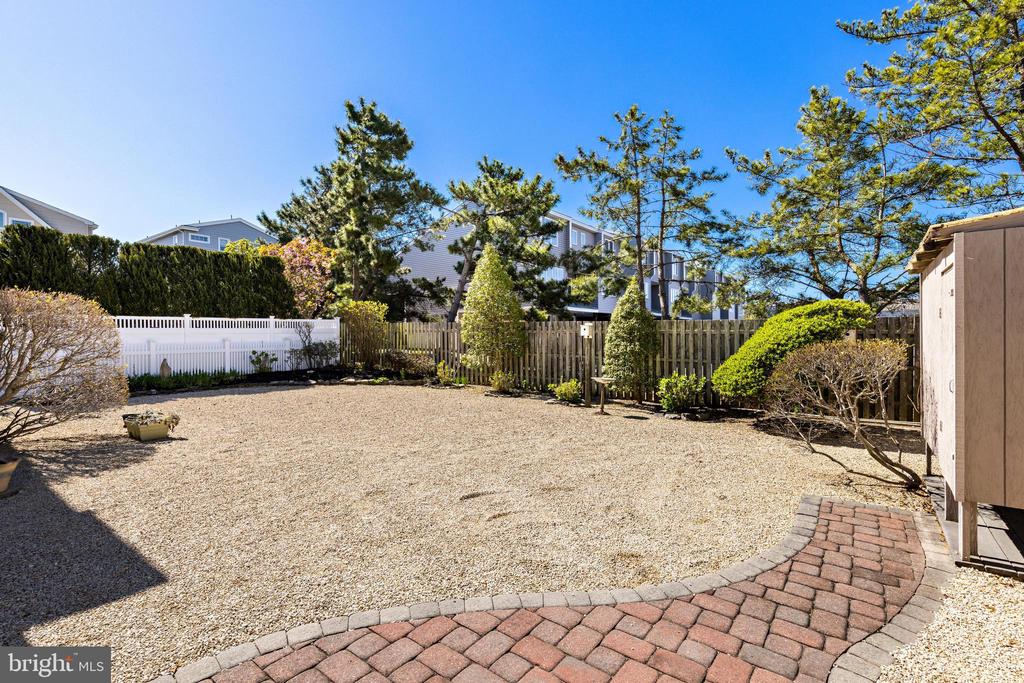 18 E COUGHLAN (72ND ST) AVENUE