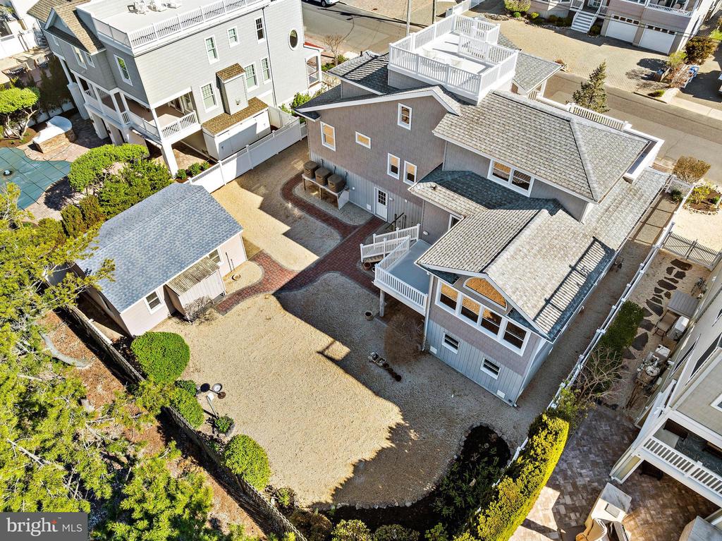 18 E COUGHLAN (72ND ST) AVENUE