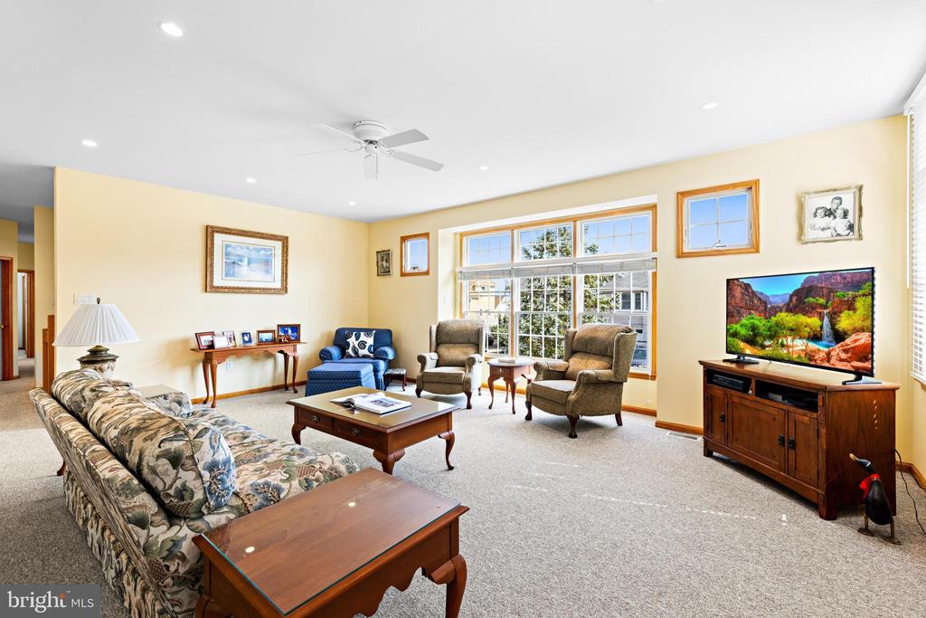 18 E COUGHLAN (72ND ST) AVENUE